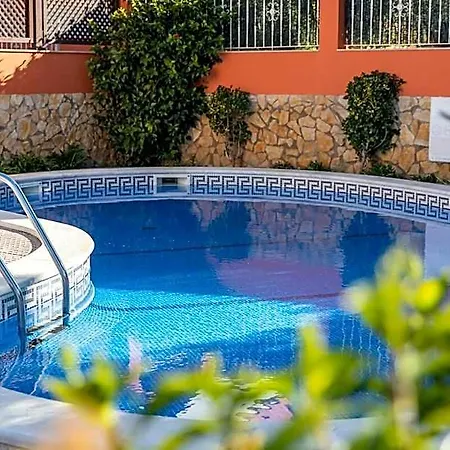 ホテル Privada De 4 Quartos, Pisicina, Jardim, Wi-fi アルブフェイラ