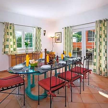 Privada De 4 Quartos, Pisicina, Jardim, Wi-fi ホテル