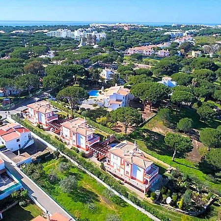ホテル Privada De 4 Quartos, Pisicina, Jardim, Wi-fi アルブフェイラ